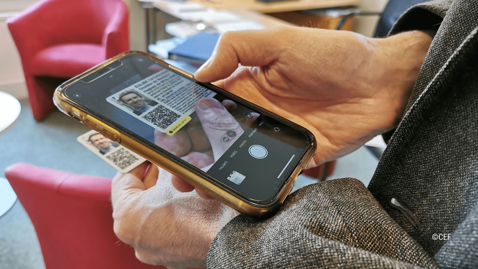 La terjeta identificativa de los sacerdotes franceses se basa en un directorio digital