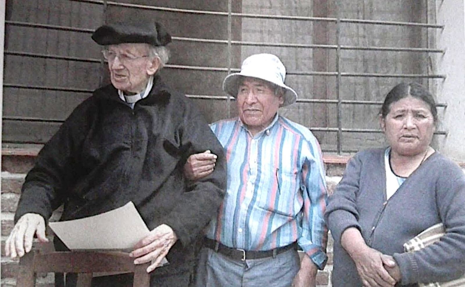 Monseñor Lira, Adolfo Paredes y su esposa Victoria