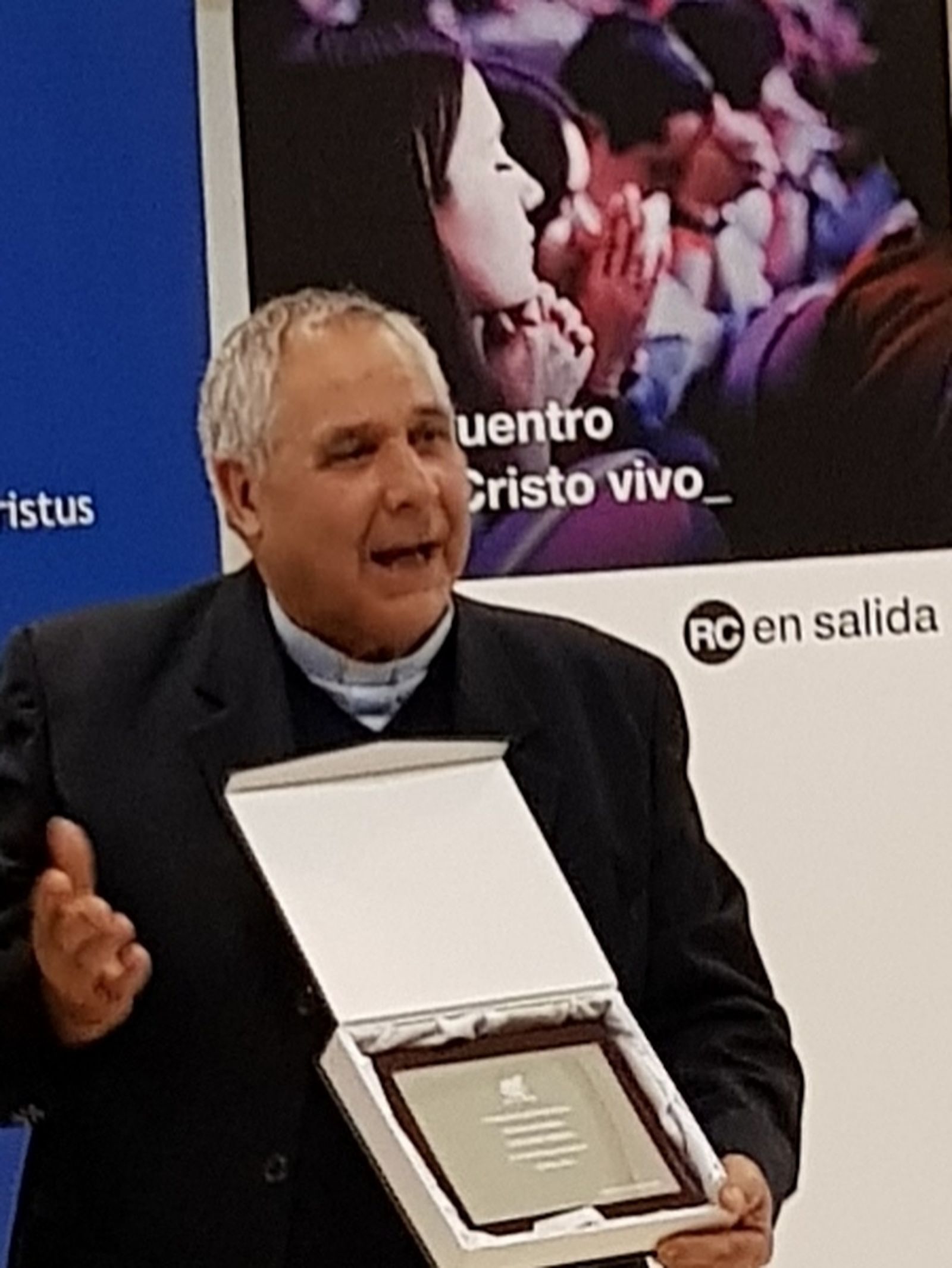 José Aumente al recibir el premio