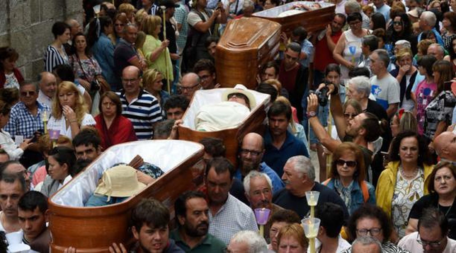 La procesión de ataúdes en Galicia, para celebrar la vida