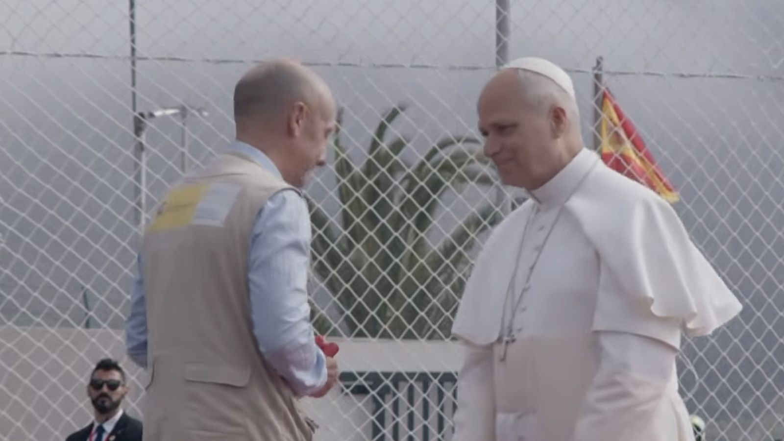 El Papa, con el director del centro