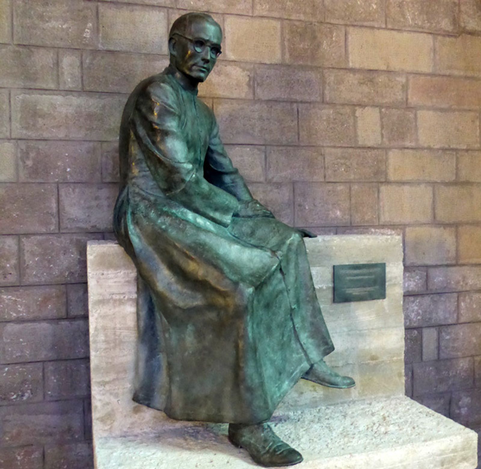 Pere Tarrés. Escultura en la iglesia del Carme de Manresa donde fue bautizado