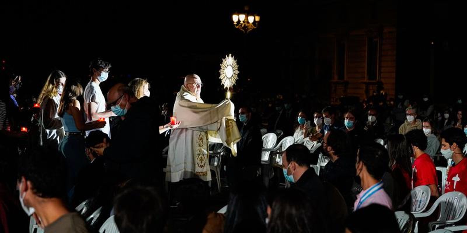Osoro, a los jóvenes: "Sois la hora de Dios"