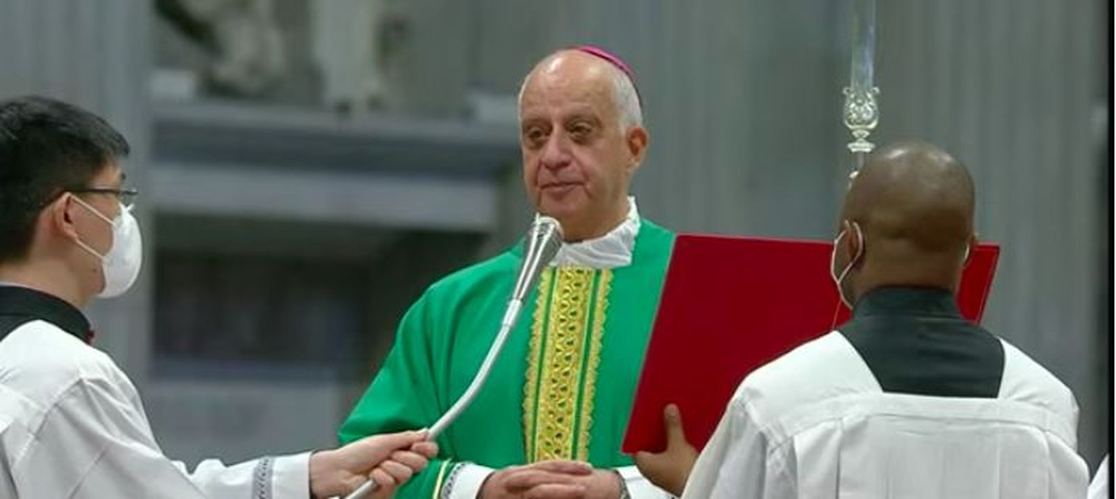 Fisichella: "Los abuelos y los mayores no son sobras de la vida, son la fragancia de nuestra memoria"