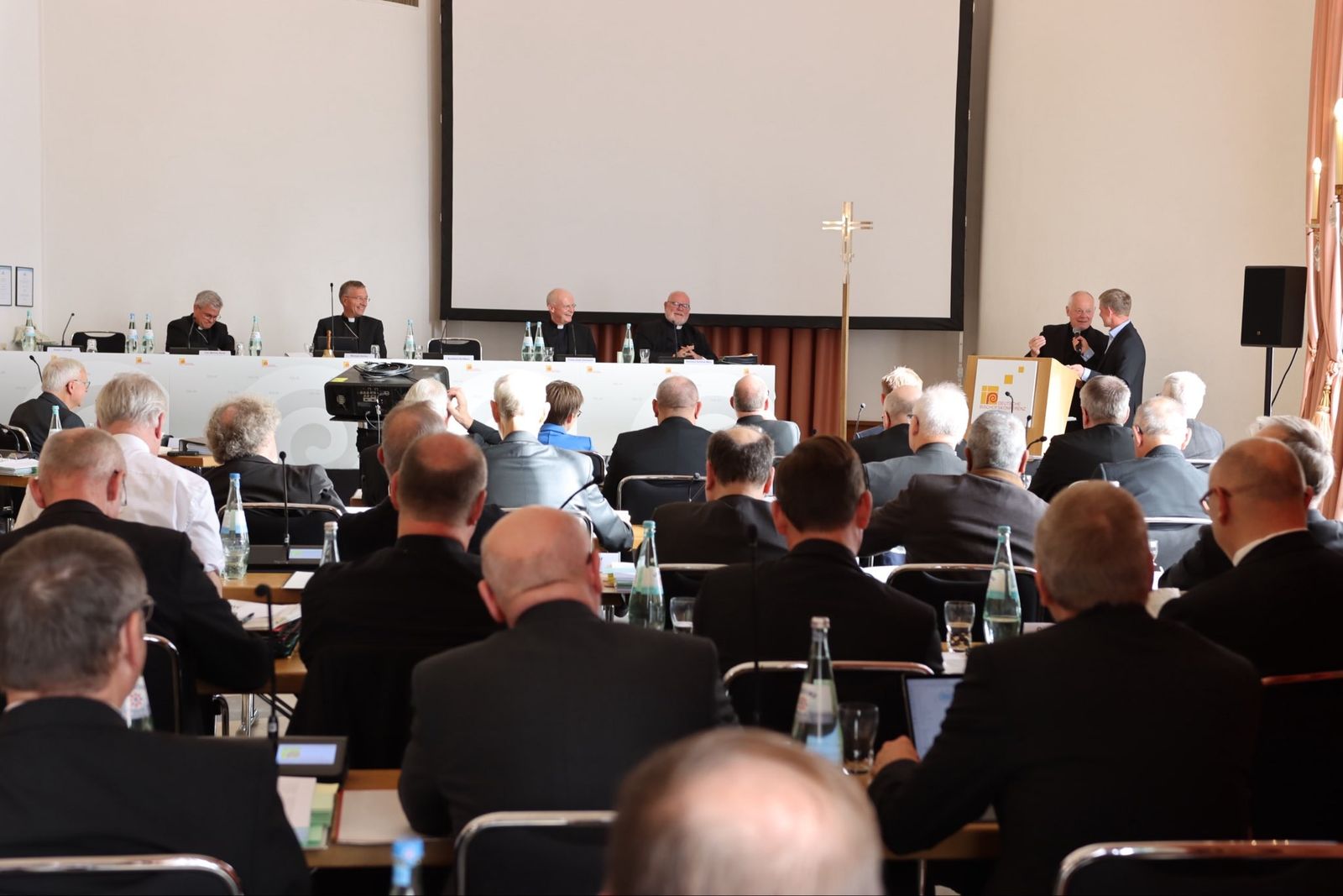 Sesión de la asamblea plenaria en Fulda