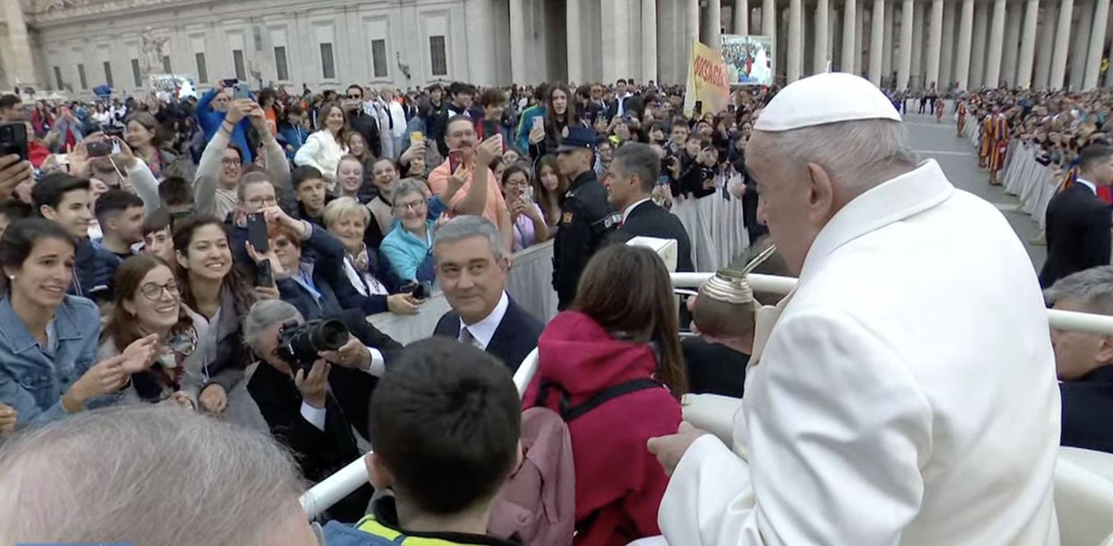 El Papa tomando mate