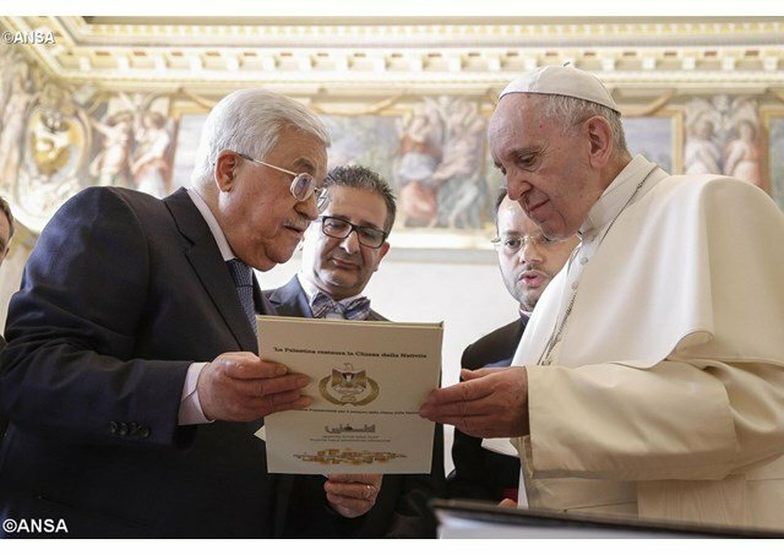 El Papa y Mahmoud Abbas