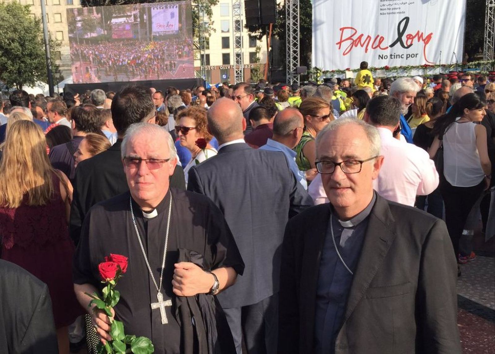 Saiz Meneses y su obispo auxiliar