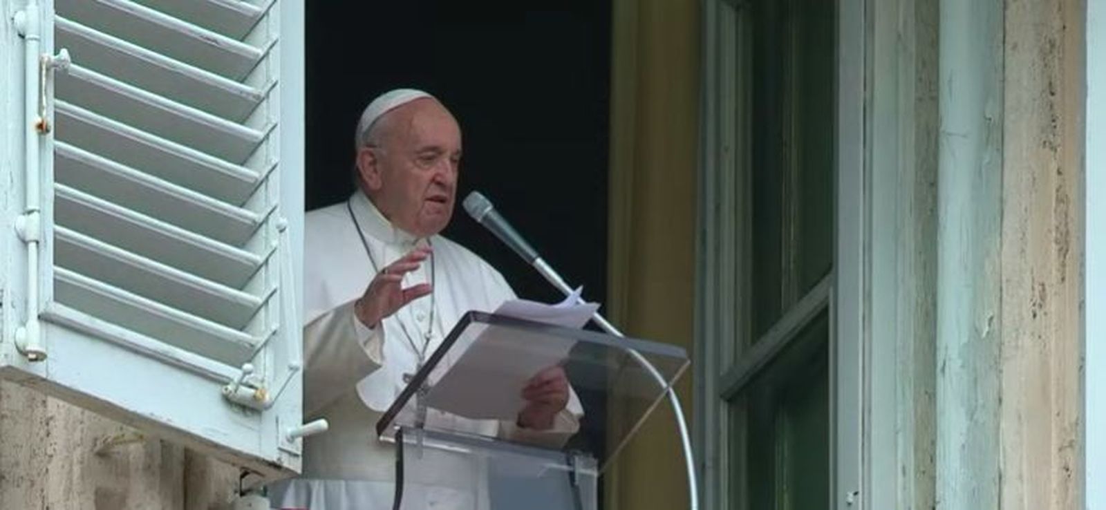 Francisco, durante el rezo del Angelus