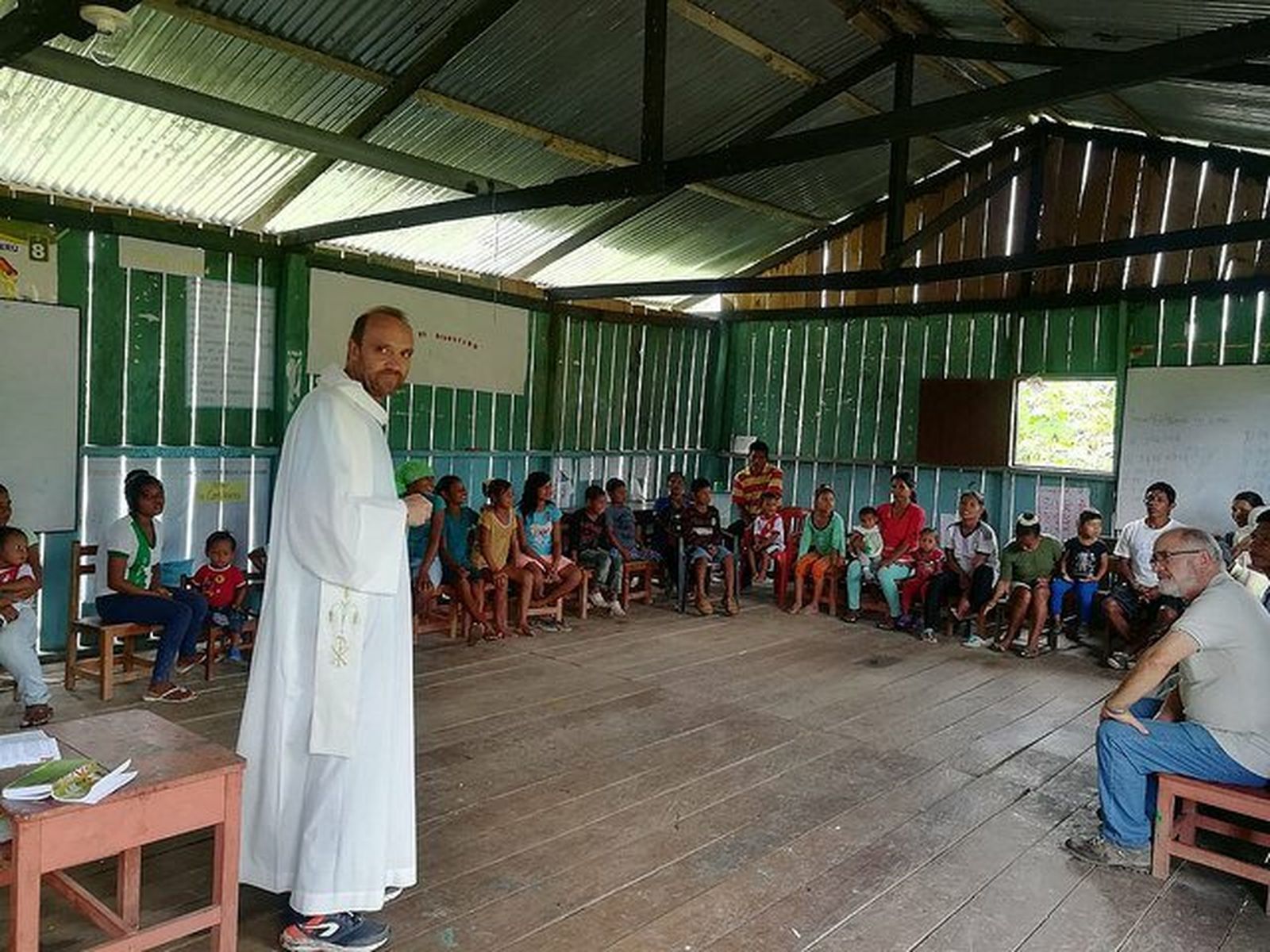 César Caro, en plena misa
