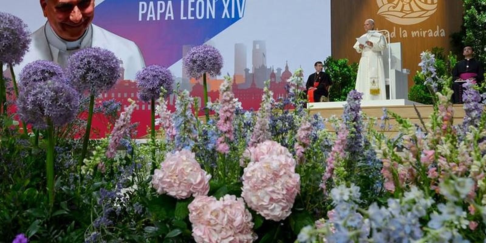 Decoración floral de la visita de León XIV a Madrid