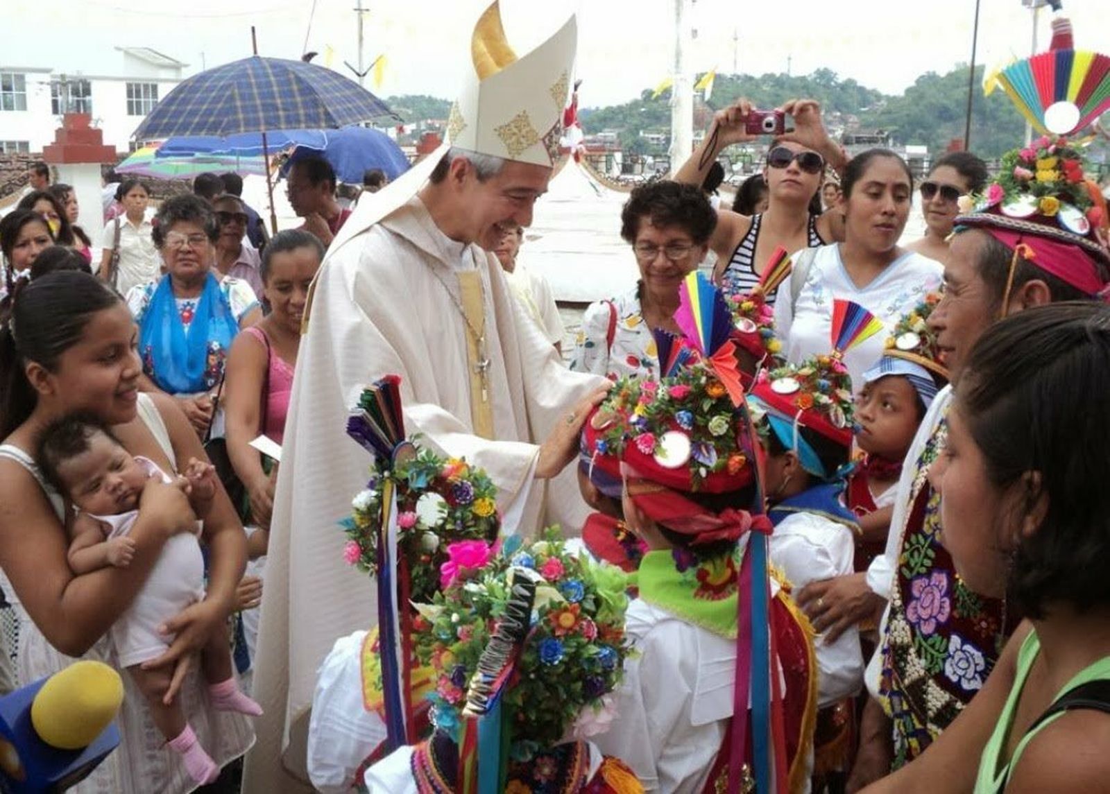 Patrón Wong con indigenas