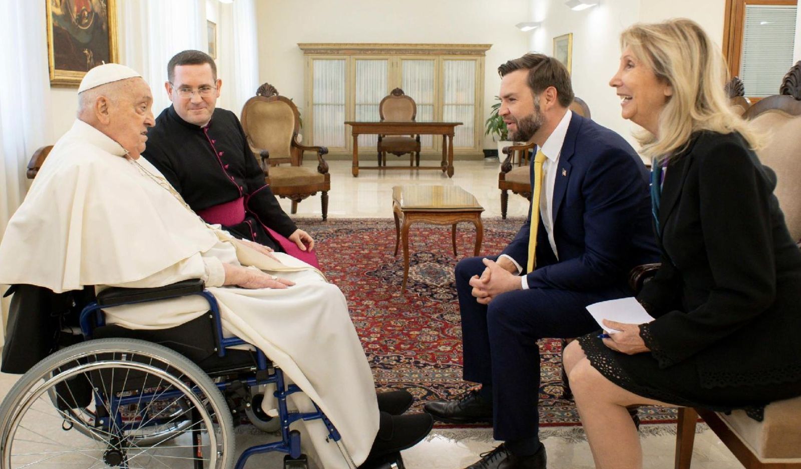 El papa recibió brevemente a Vance en su residencia Casa Santa Marta