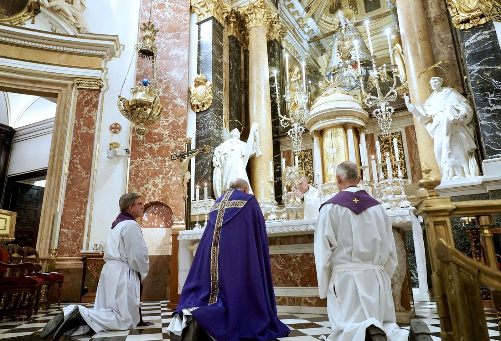 Vigilia de oración en Valencia por las víctimas de la tragedia de Campanar
