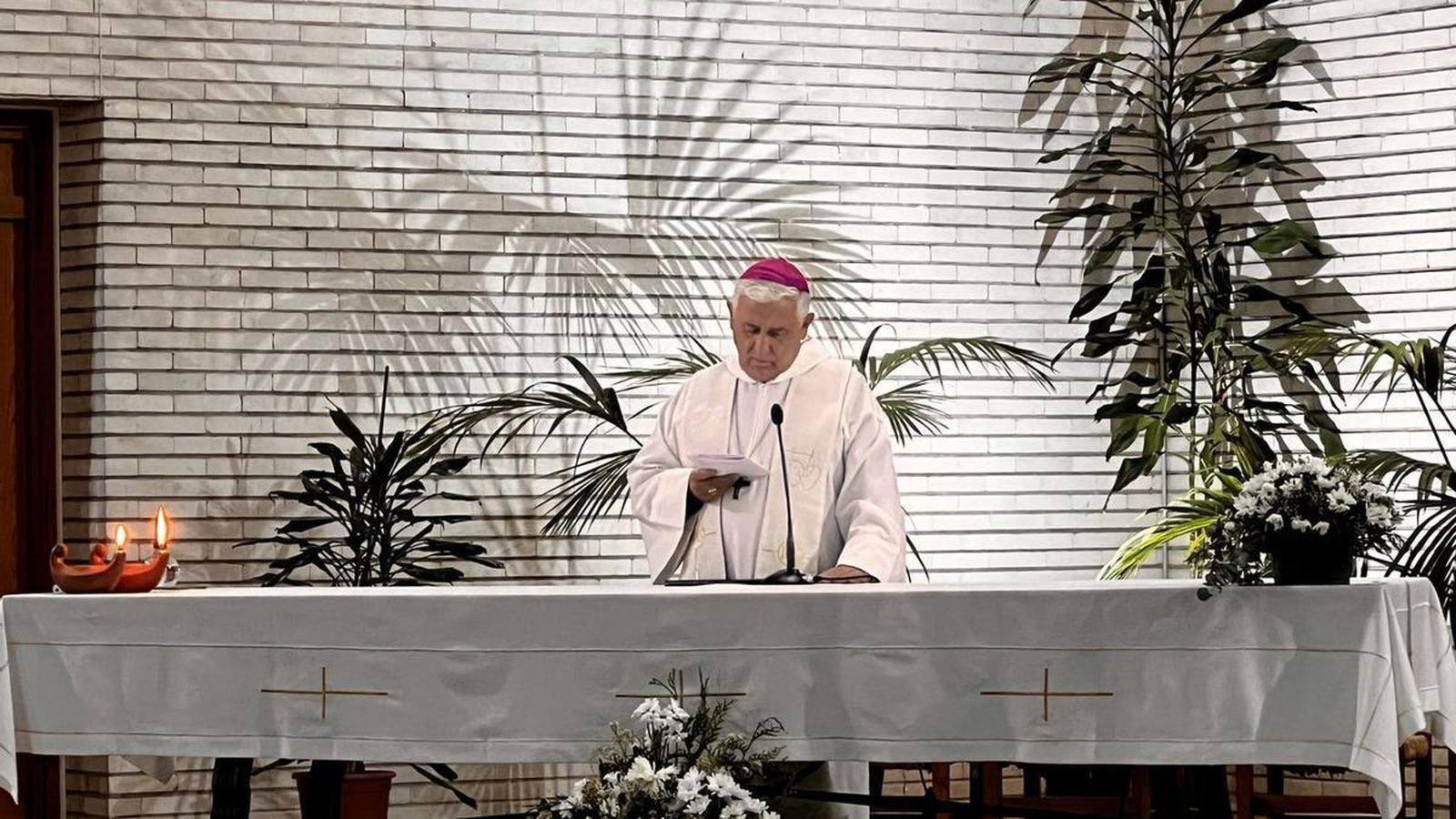 El obispo de Cádiz, Rafael Zorzona