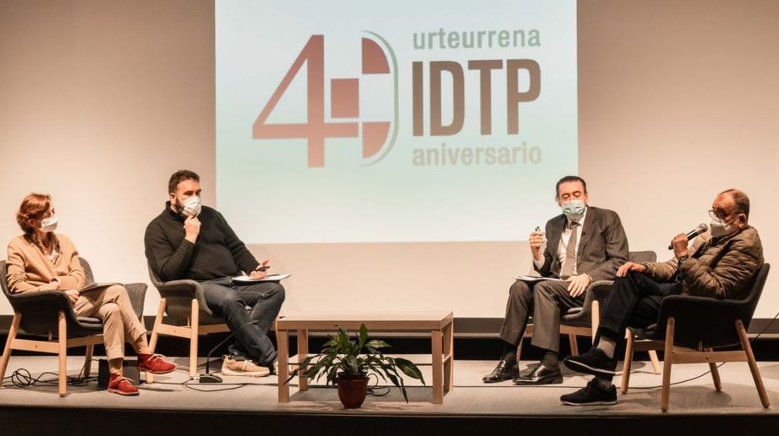 Participantes de la tertulia. 40 aniversarios del IDTP