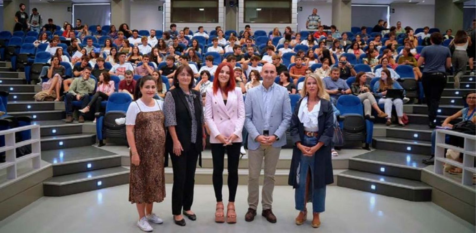 La astronauta y bióloga Sara García en Deusto