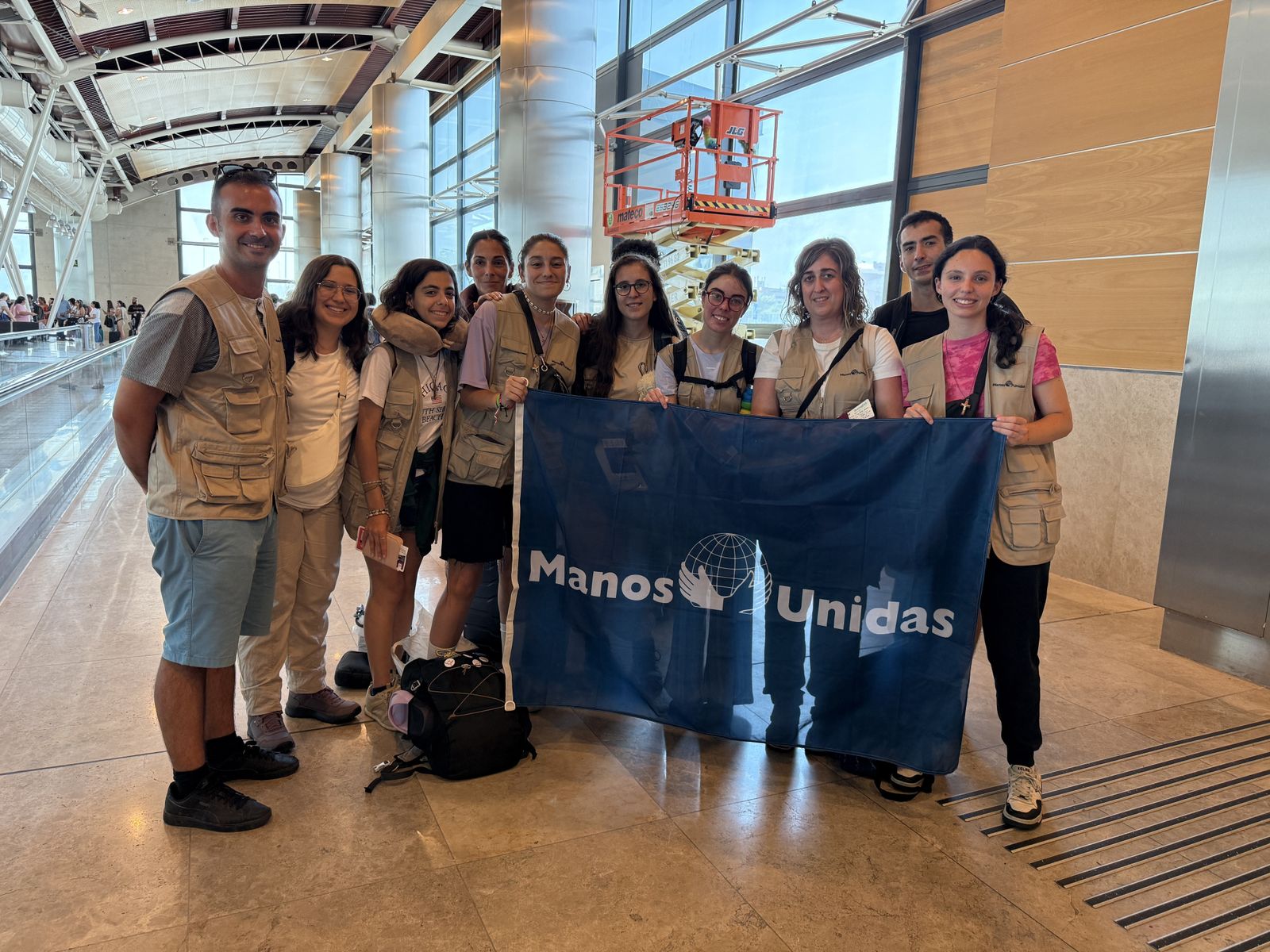 Un grupo de jóvenes voluntarios