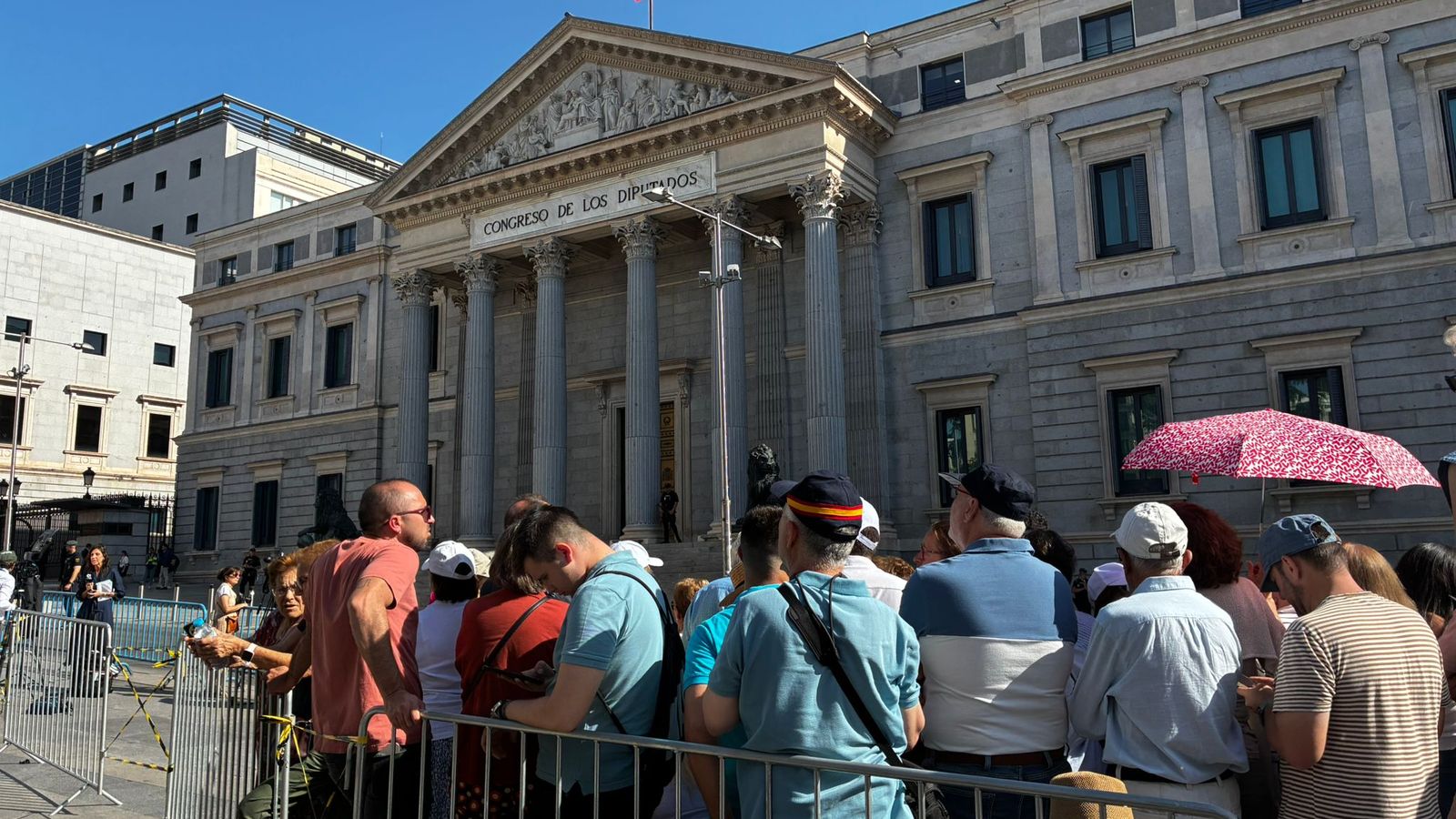 La gente esperando al Papa