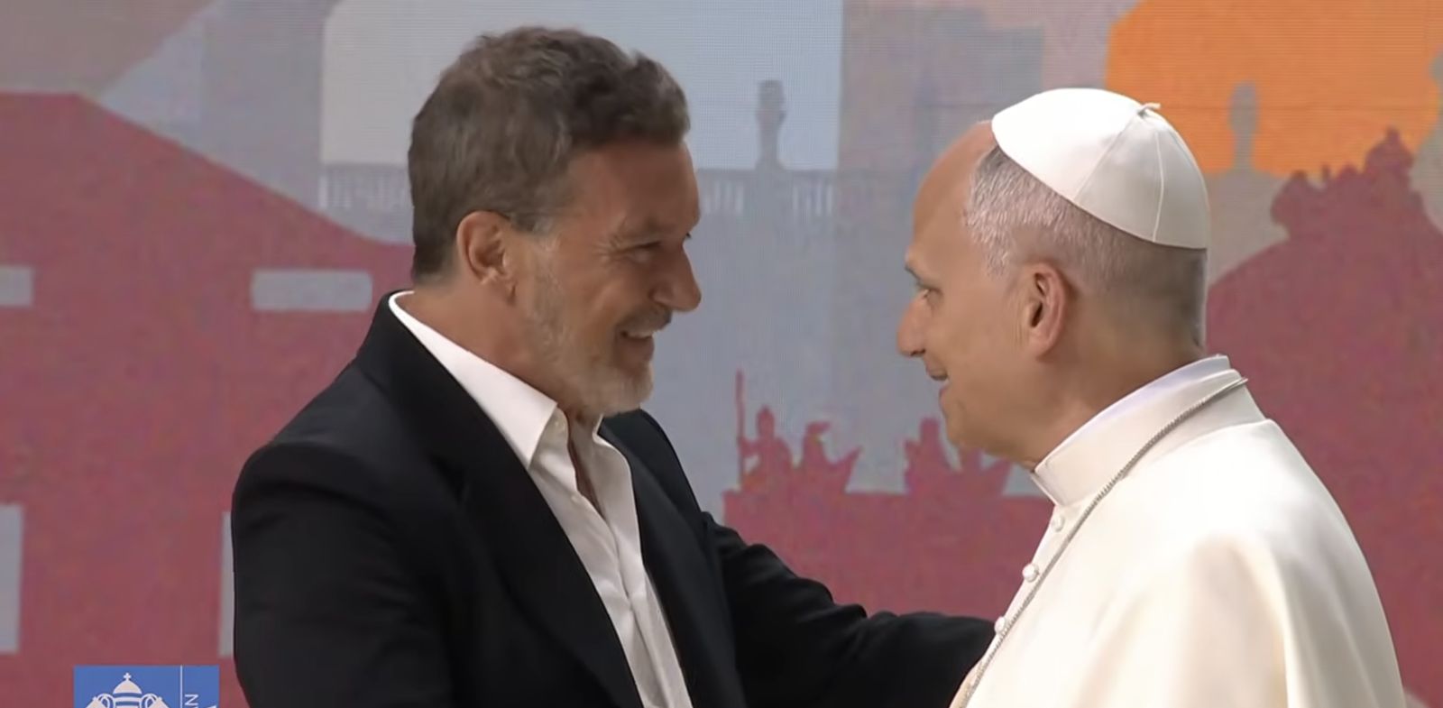 El Papa y Banderas