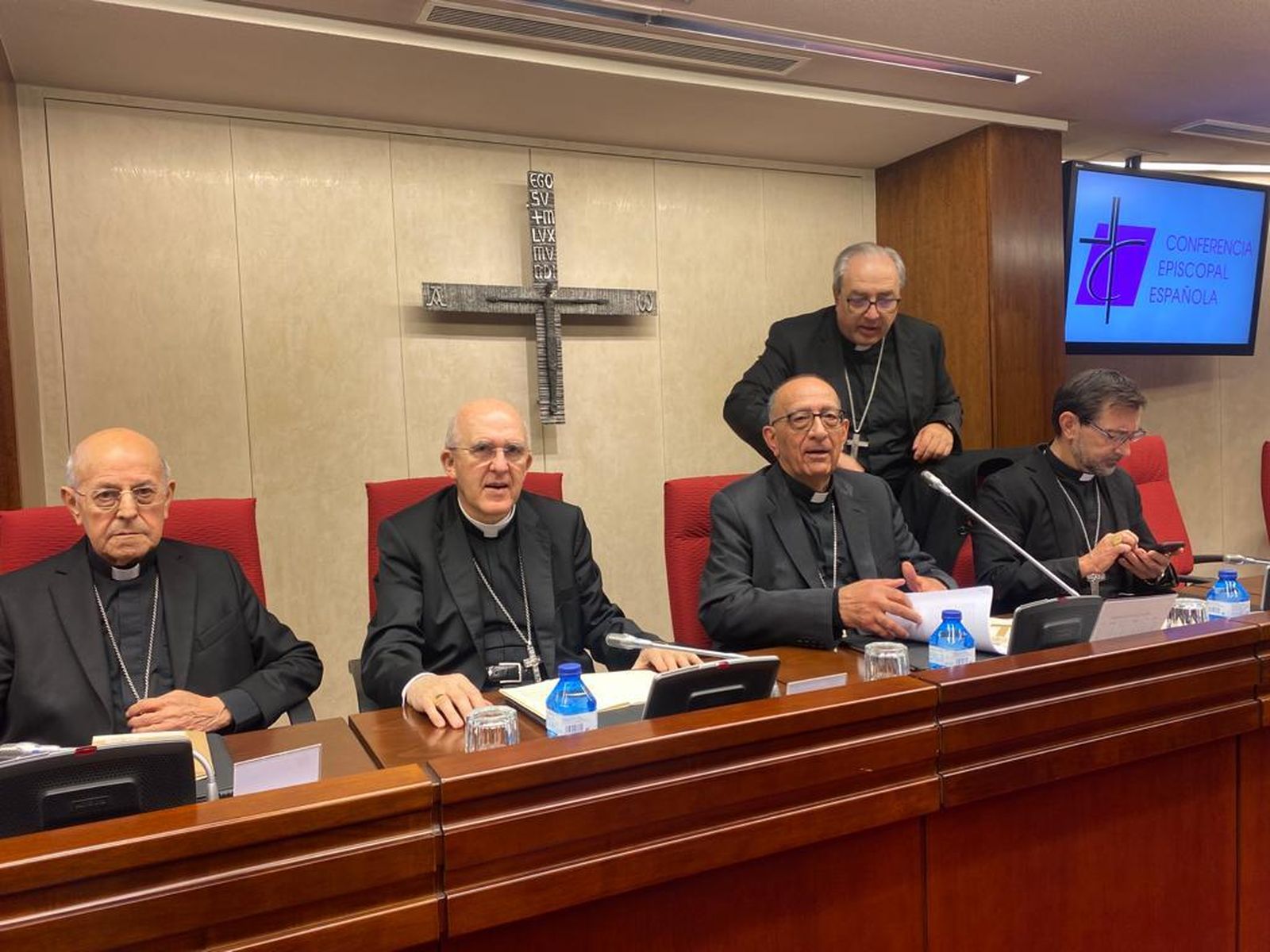 Mesa presidencial de la CEE