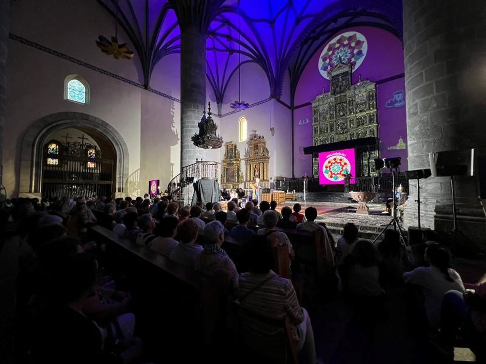 El obispo de Bilbao, durante el comienzo de curso