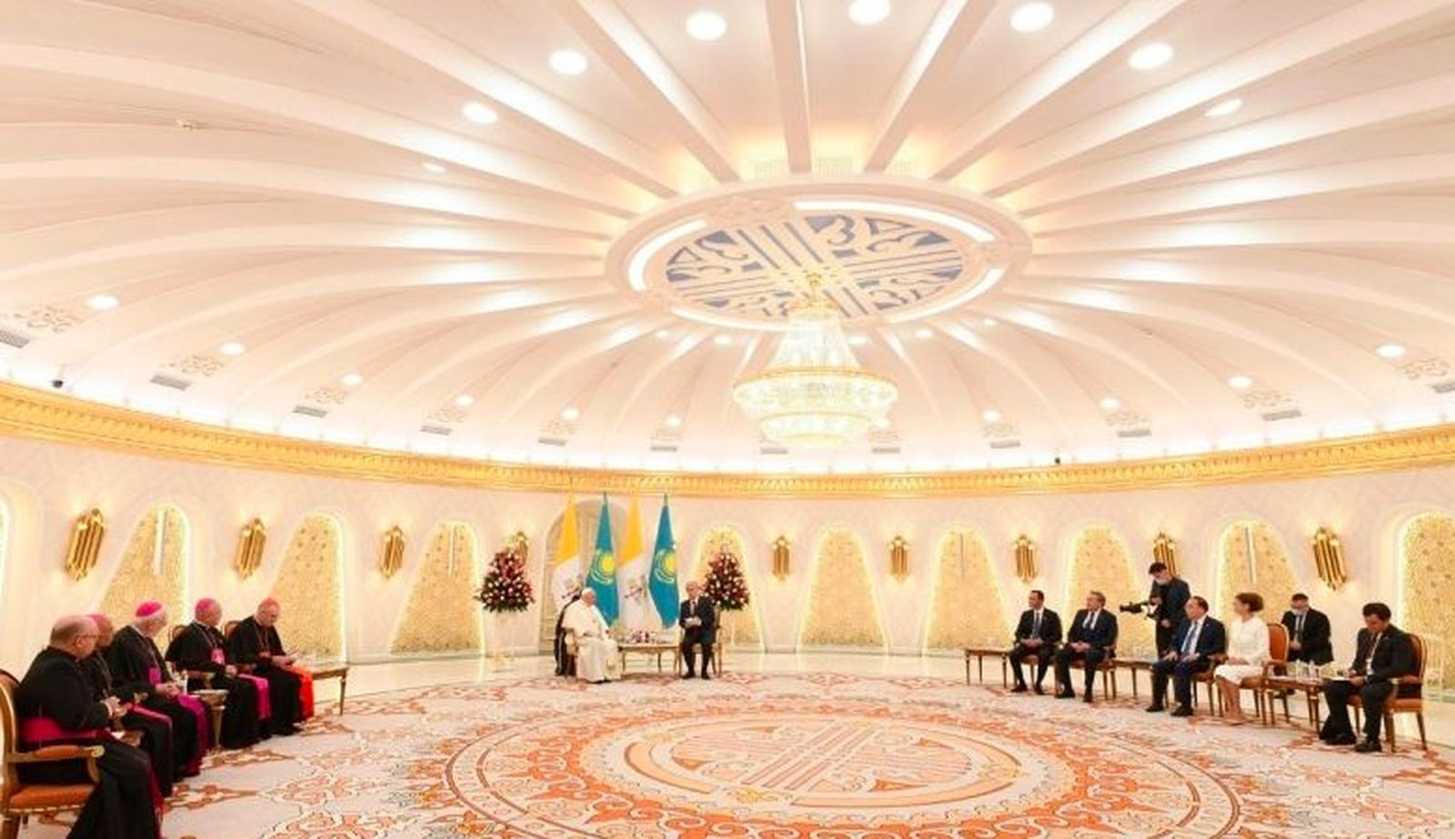 Encuentro de ambas recepciones en el palacio de Nursultan