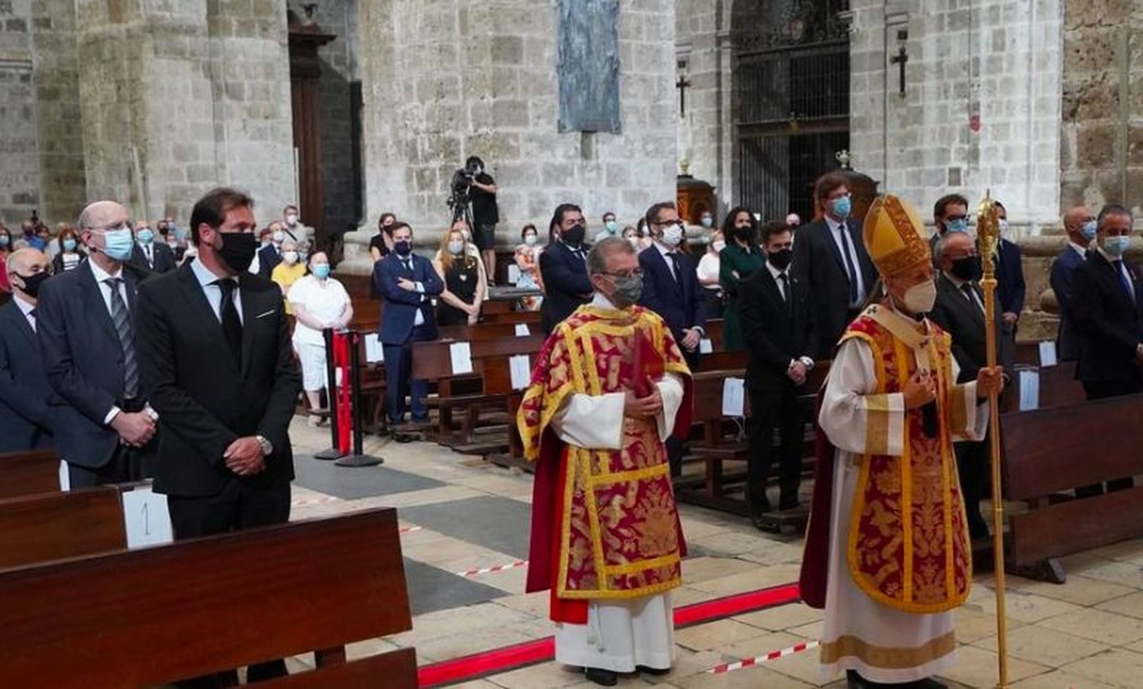 Blázquez y Argüello, durante el funeral por las víctimas del Covid-19 en Valladolid