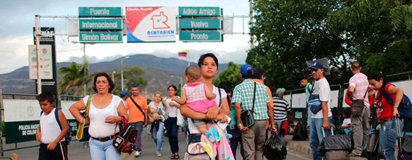 Venezolanos que pasan la frontera