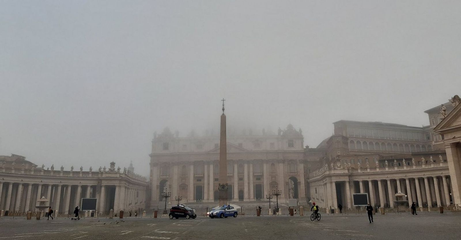 Vaticano entre niebla
