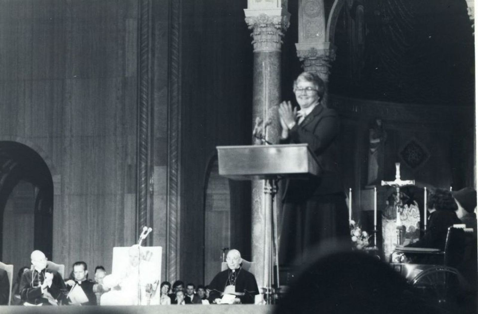 Theresa Kane da la bienvenida a Juan Pablo II