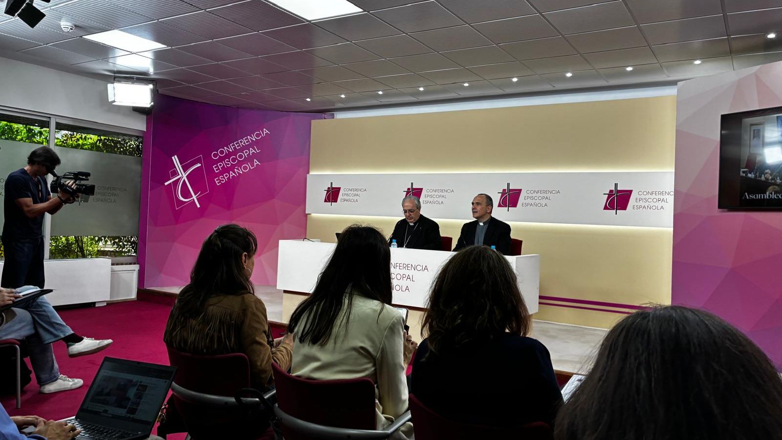 Rueda de prensa en la CEE