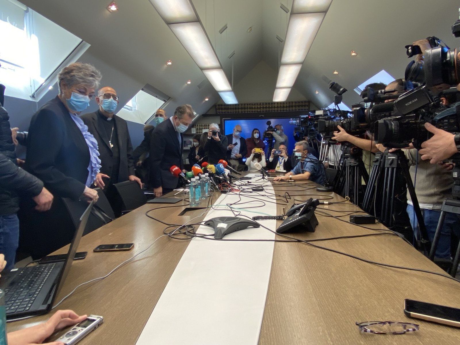 photo5812050574055683698