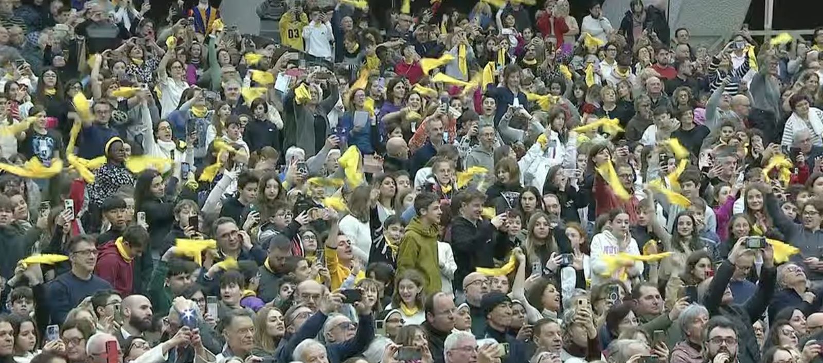 Miles de fieles en el Aula Pablo VI