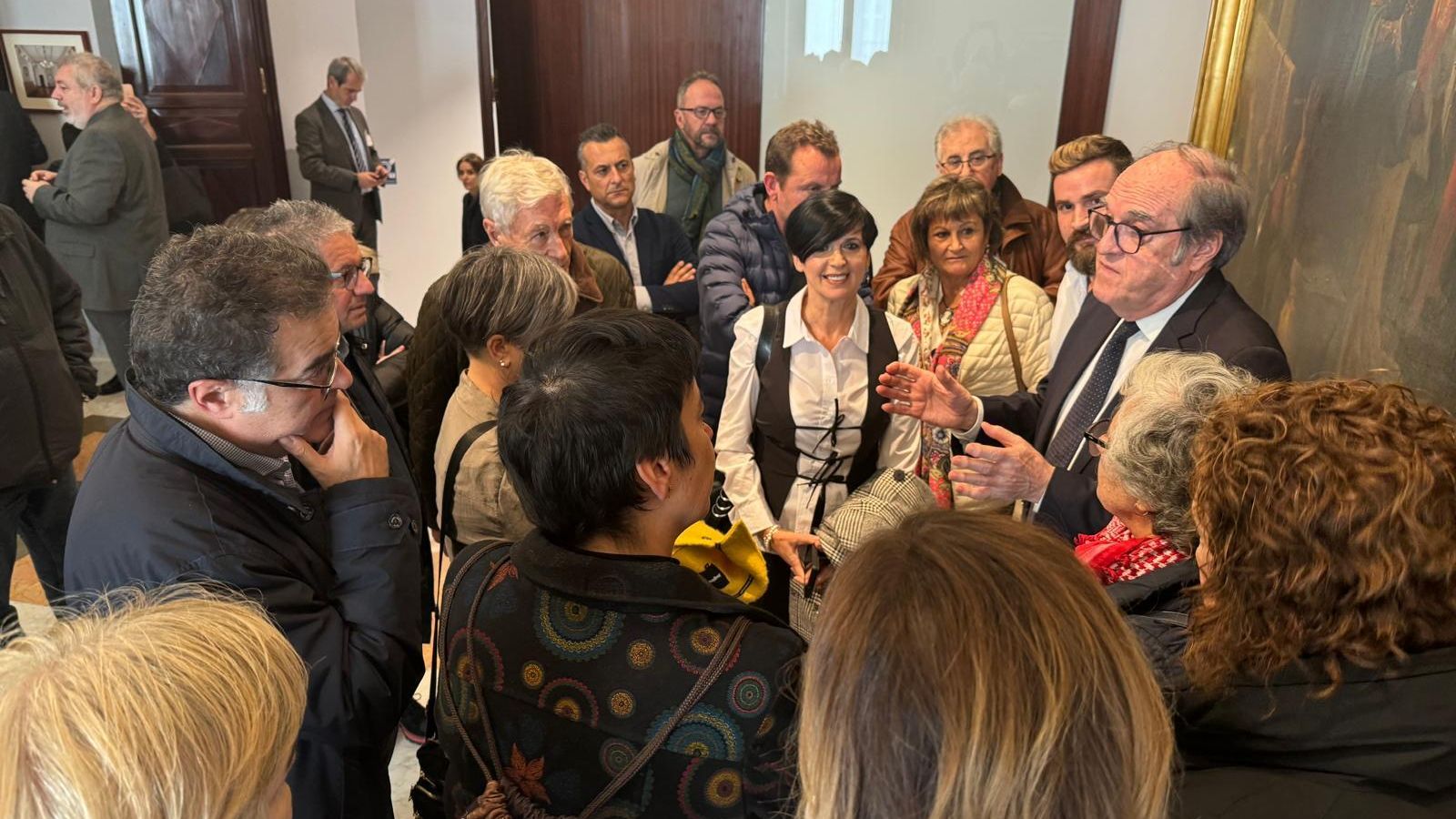 Gabilondo, con las víctimas