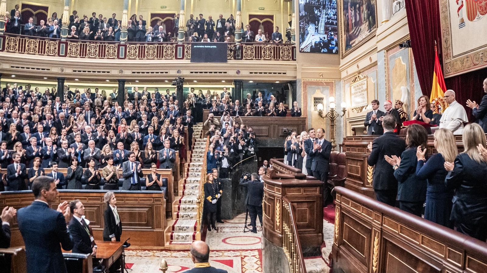 El Papa León XIV recibe un aplauso durante su visita al Congreso de los Diputados, a 8 de junio de 2026, en Madrid (España).