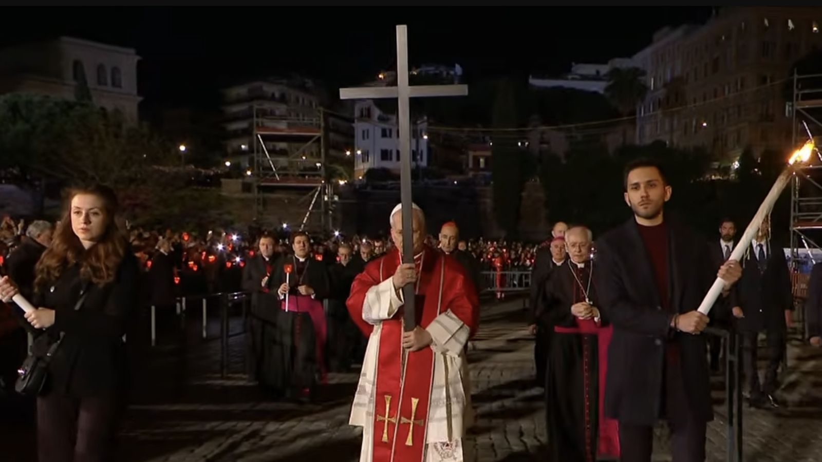 El papa, en el Via Crucis