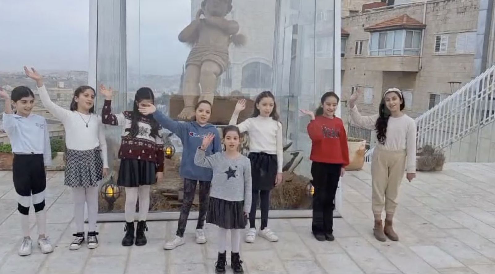 Los niños de Belén felicitan al Papa