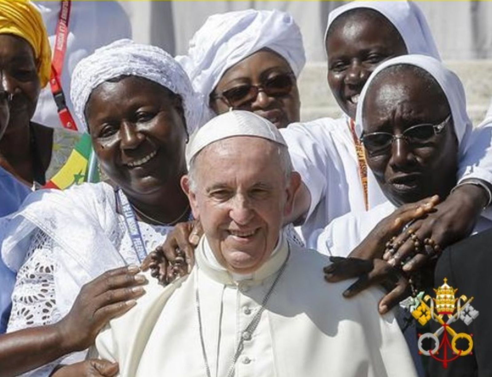 El Papa, con mujeres africanas