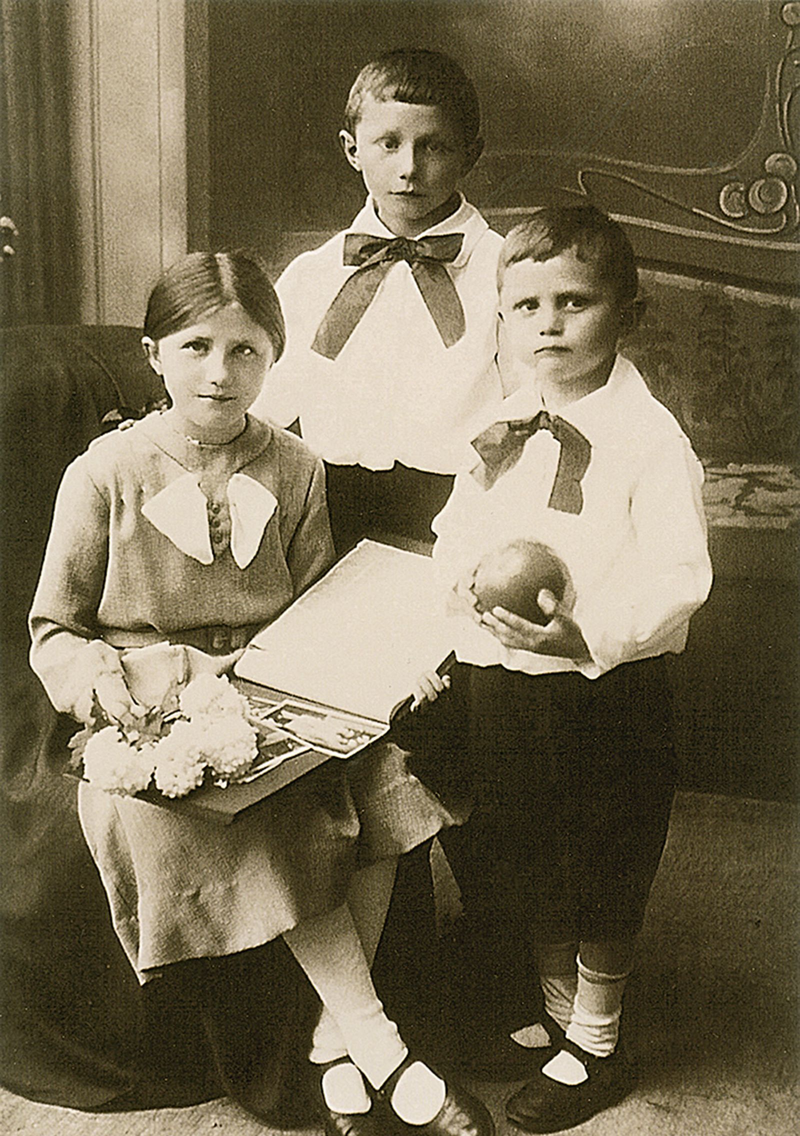 Benedicto con los hermanos