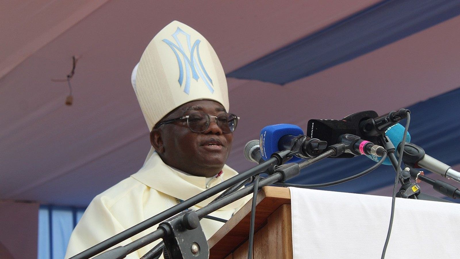 Monseñor Emílio Sumbelelo, obispo de Viana, Angola