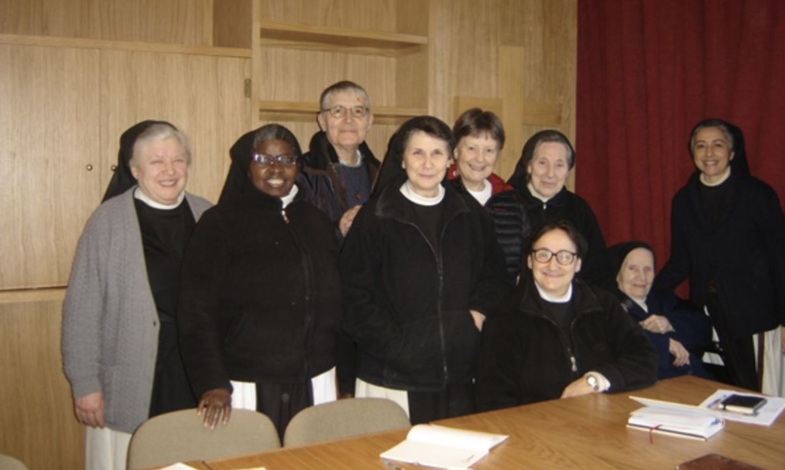 Pepe Rodier con las monjas de la Armenteira
