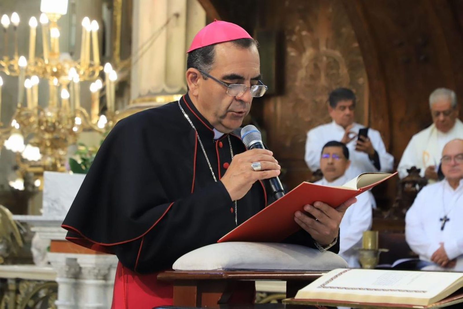 Mons. Jaime Calderón