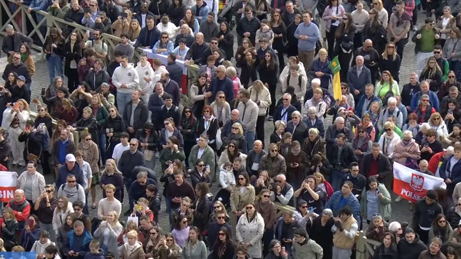 Fieles en el Angelus