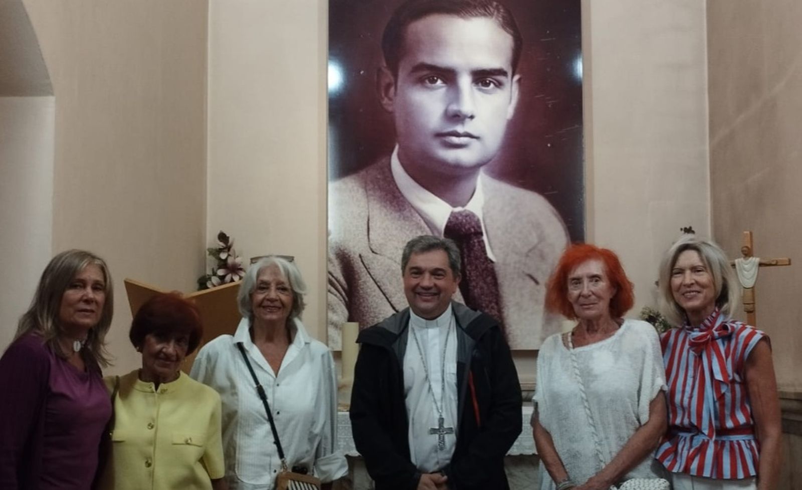 Familiares del beato con el obispo Daniel Palau.