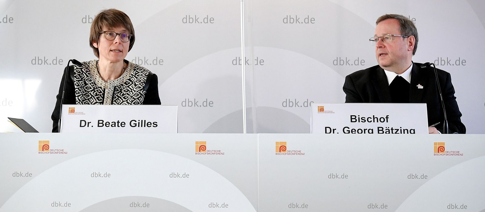 Beate Gilles, ayer, junto a Georg Bätzing