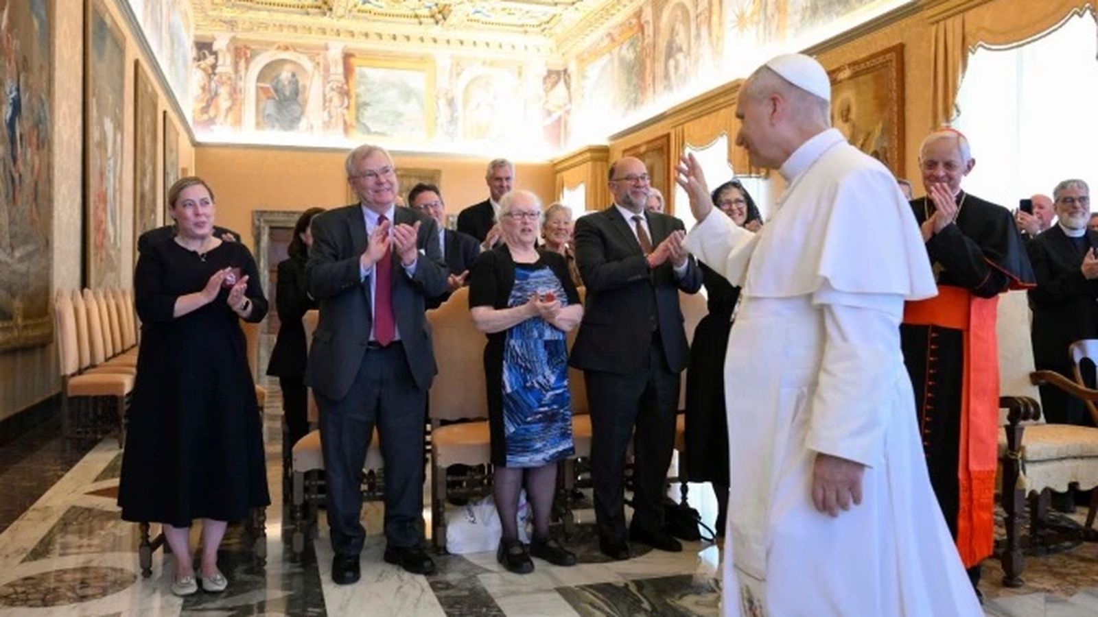Los miembros de la Fundacion del Observatorio Vaticano, vinculada a la Specola Vaticana, visitan al Papa