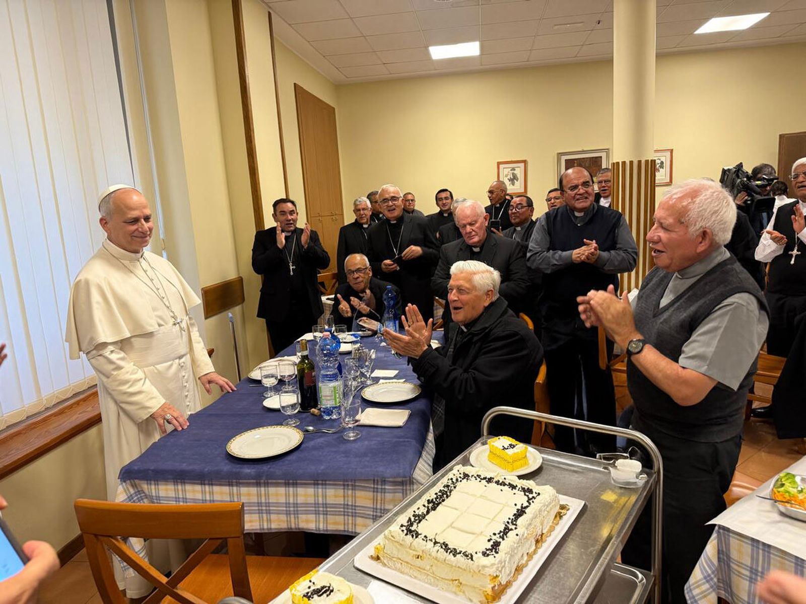 Papa León XIV y los obispos de Perú