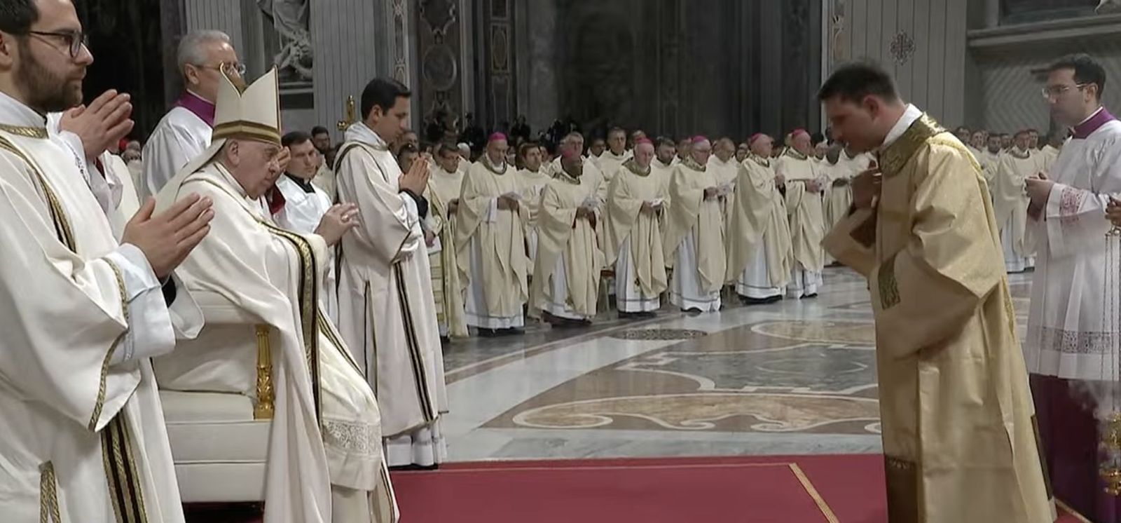 Francisco bendice al lector