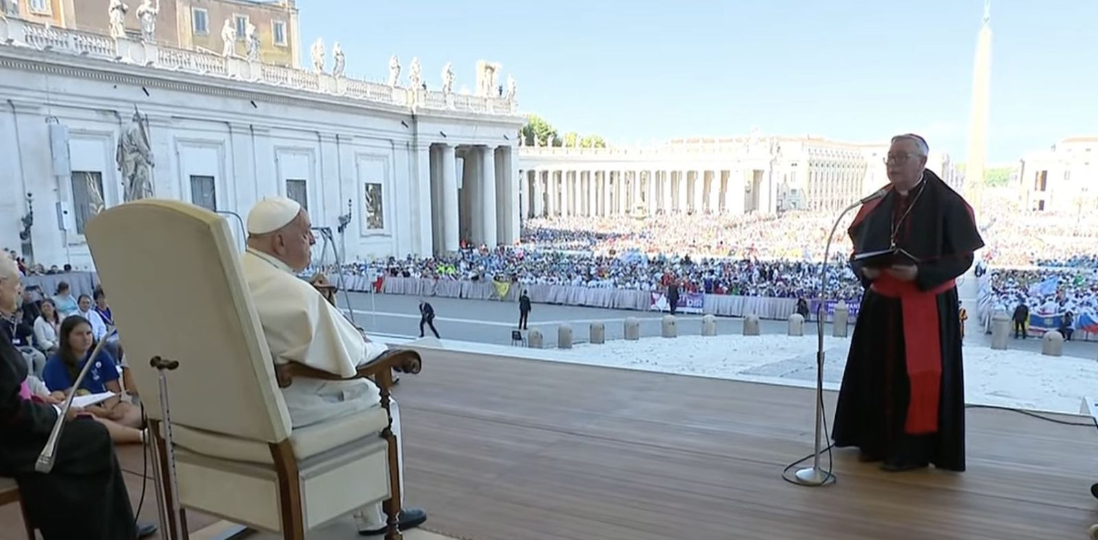 Papa y Hollerich con los monaguillos